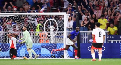 بعد أداء رجولي ومباراة ماراثونية.. مصر تخسر أمام فرنسا وتنافس على برونزية أولمبياد باريس (فيديو)